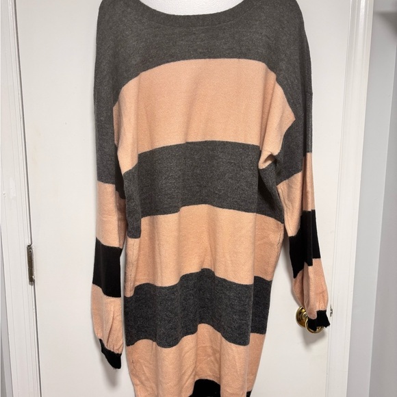 ANDREE BY UNIT Long Sleeve Sweater Dress in Black, Gray, and Pink - Picture 6 of 6